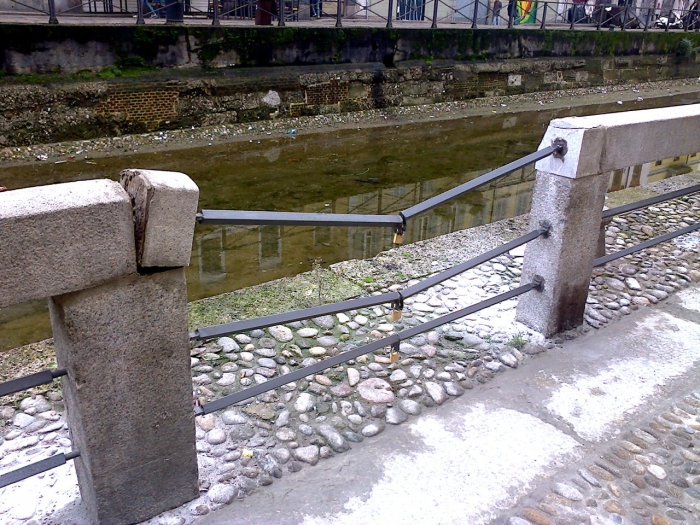 Accesso sulla sponda del Naviglio Grande